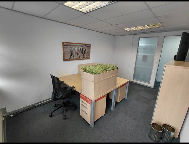 25.30M² OFFICE TO LET IN FOURWAYS